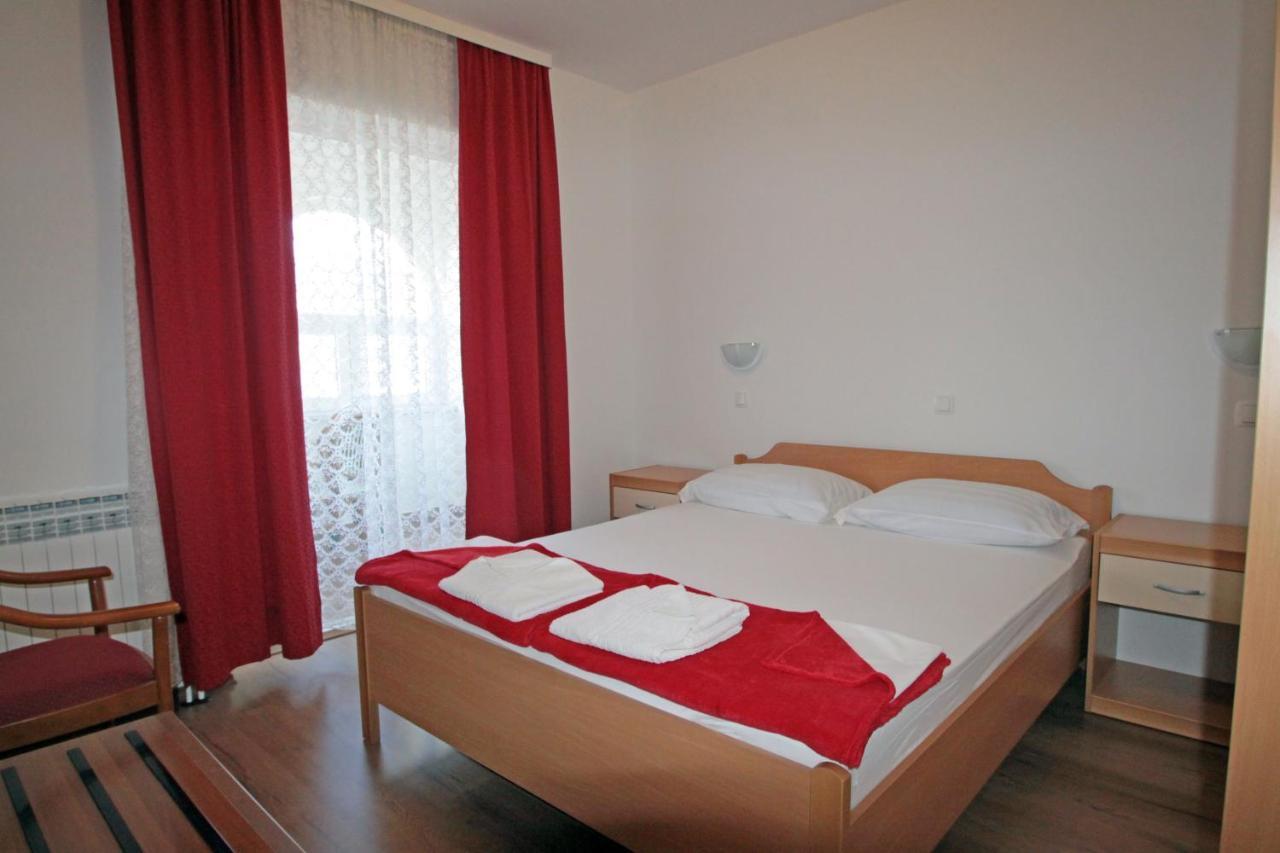 Apartments By The Sea Vinjerac, Zadar - 5811 Kültér fotó