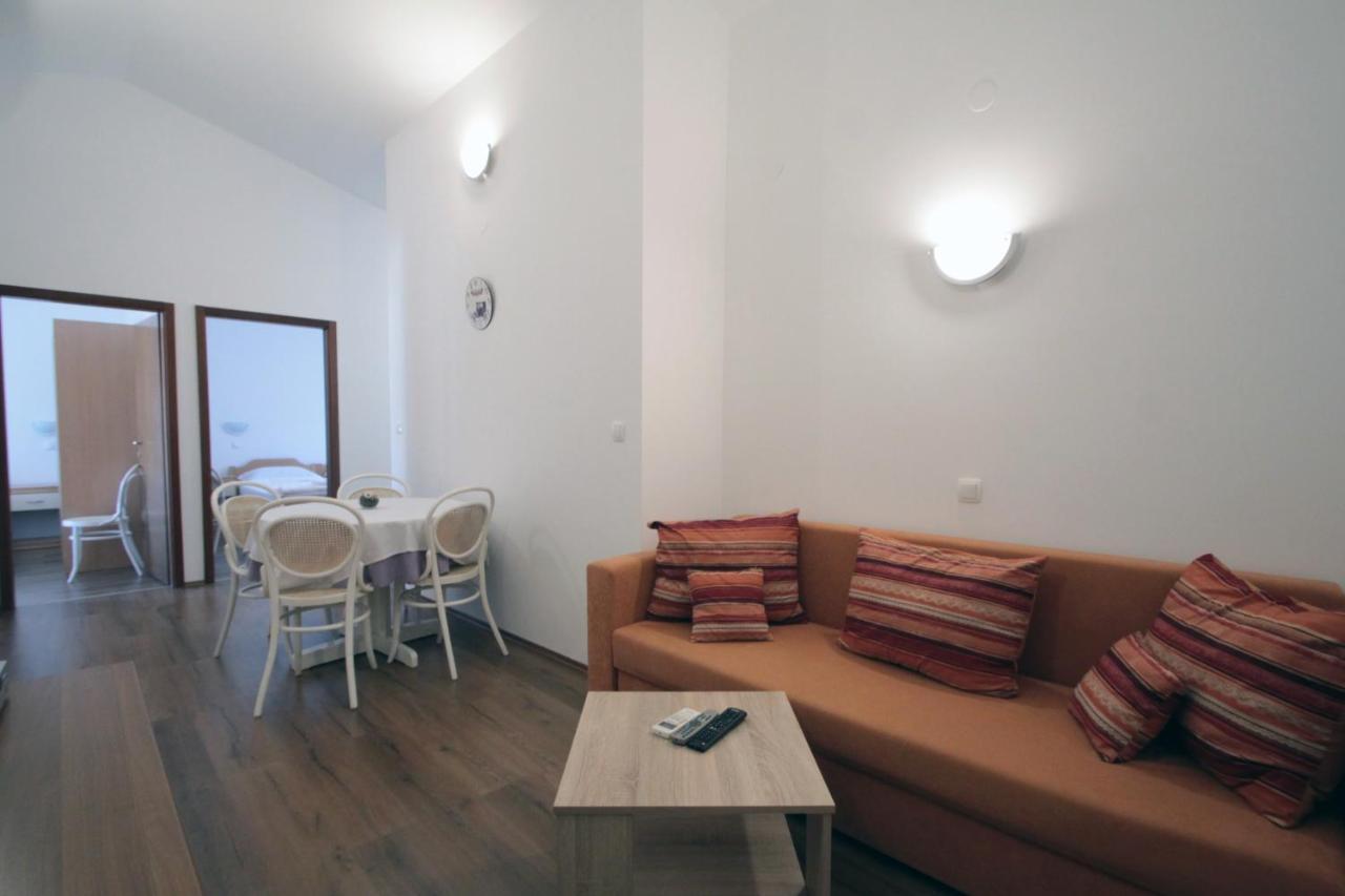 Apartments By The Sea Vinjerac, Zadar - 5811 Kültér fotó